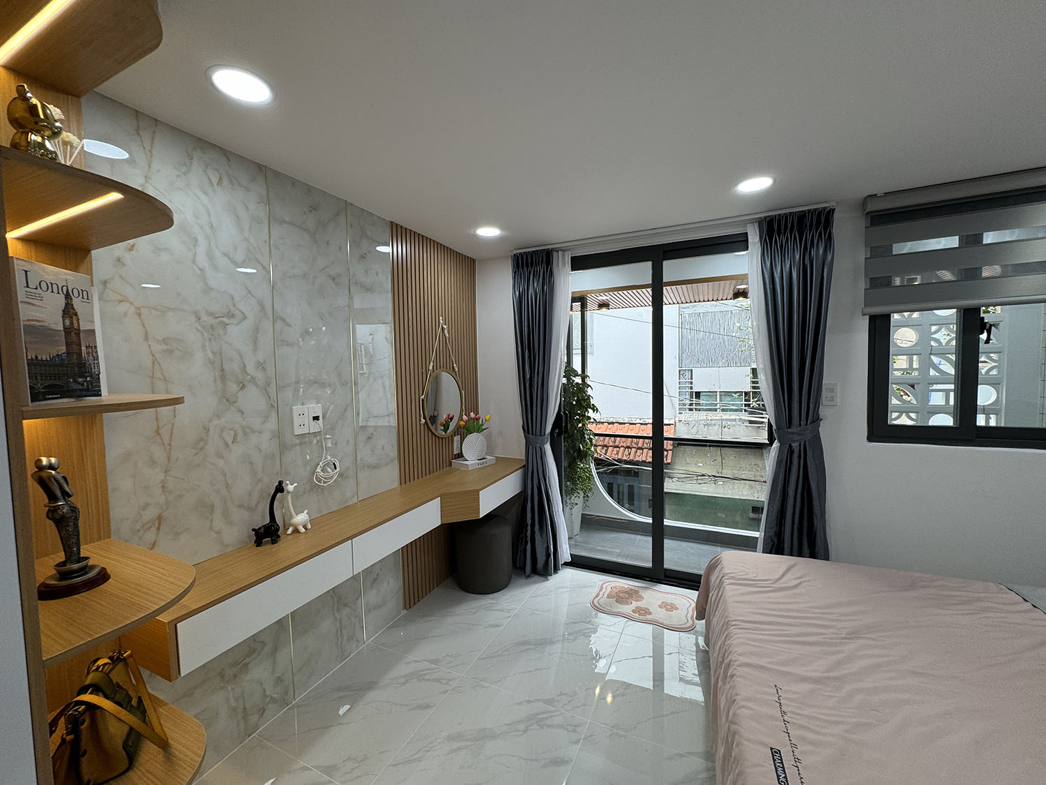 Tuyệt phẩm đẹp lung linh nhà 2 lầu, 03 phòng ngủ full nội thất khu VIP Phan Xích Long - Giá 5,7 tỷ